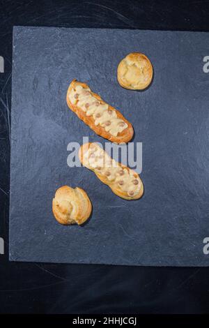 eclair french Gebäck Biskuitkuchen Stockfoto