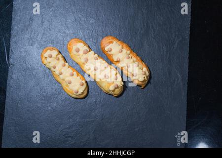 eclair french Gebäck Biskuitkuchen Stockfoto