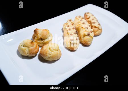 eclair french Gebäck Biskuitkuchen Stockfoto