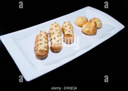 eclair french Gebäck Biskuitkuchen Stockfoto