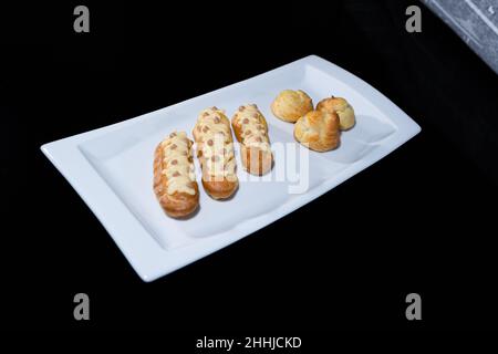 eclair french Gebäck Biskuitkuchen Stockfoto