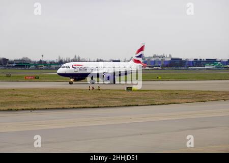 Sao Paulo, Sao Paulo, Brasilien. 22nd Januar 2022. Flugzeuge von British Airways, die am 22. Januar 2022 am Flughafen Heathrow in London in Betrieb sind. (Bild: © Paulo Lopes/ZUMA Press Wire) Stockfoto