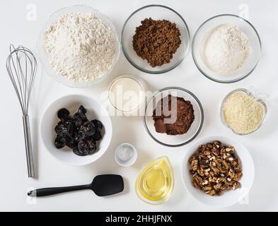 Zutaten auf dem Tisch. Kochen und Backen von Speisen. Stockfoto