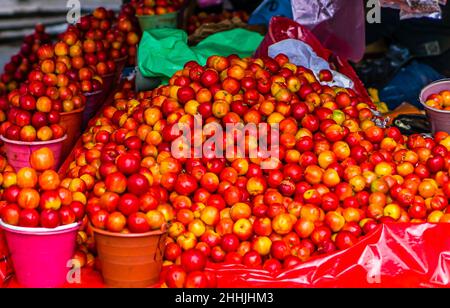 Tropische Früchte auf dem Markt in Guatemala Stockfoto