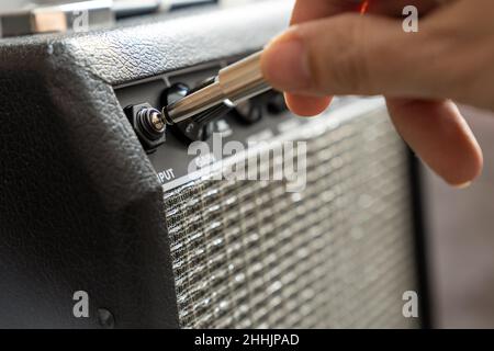 Nahaufnahme des E-Gitarren-Verstärkers Stockfoto