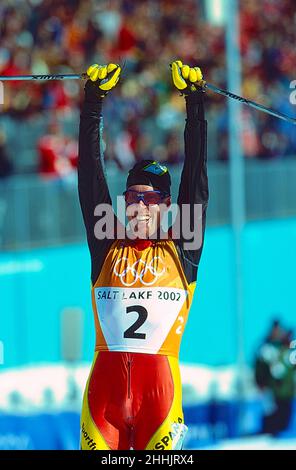 Johann Mühlegg (ESP) gewinnt den 30 Kilometer langen Freistil-Massenstart-Langlauf der Männer, ist aber später dq für eine Dopingverletzung bei den Olympischen Winterspielen 2002. Stockfoto