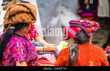 Frau auf dem indigenen maya-Markt in chichicastenango Stockfoto