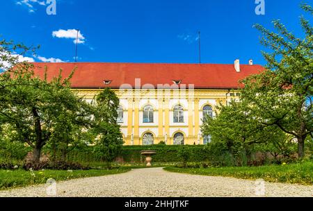 Blick auf Schloss Dachau Schloss und Garten im Frühjahr - Deutschland Stockfoto