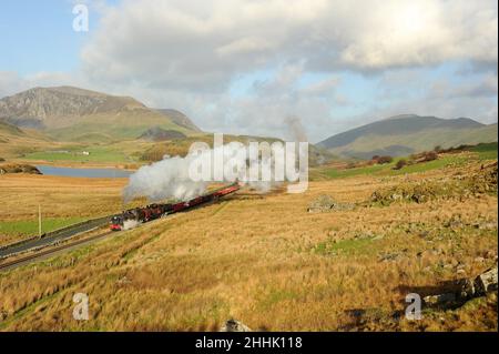 „87“ und „138“ in Doppelrichtung in der Nähe von Pitt's Head. Stockfoto