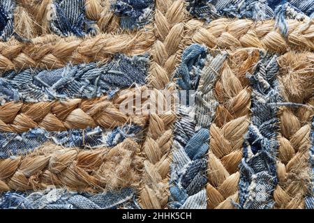 Nahaufnahme eines abstrakt gemusterten Teppichs Stockfoto