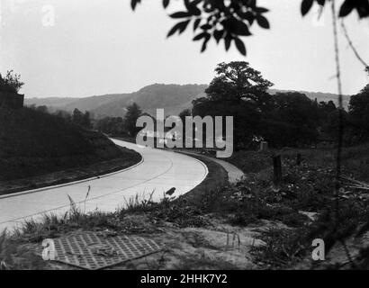 Der Dorking By-Pass (A24) kurz vor seiner Eröffnung am 1934. Juni Stockfoto