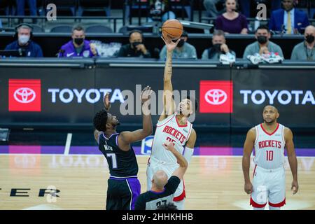 Houston Rockets Stürmer Christian Wood (35) gewinnt den Eröffnungstipp beim NBA-Spiel zwischen den Houston Rockets vs Sacarmento Kings am Fr, 14. Januar 2022 Stockfoto