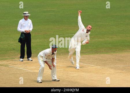 Chittagong, Bangladesch. 05th September 2017. Australischer Gricketer Nathan Lyon (R) beim Testspiel 2nd zwischen Bangladesch und Australien im Zohur Ahmed Chowdhury Stadium in Aktion gesehen.Australien gewann mit 7 Wickets (Foto: MD Manik/SOPA Images/Sipa USA) Kredit: SIPA USA/Alamy Live News Stockfoto