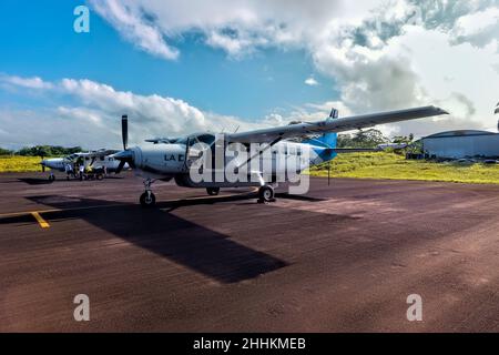 Cessna wartet auf den Start auf Big Corn Island, Nicaragua Stockfoto