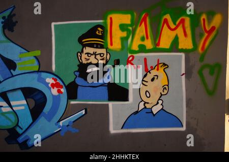 Die Comic-Figuren Tintin und Captain Haddock auf einem Graffito in Frankfurt. Stockfoto