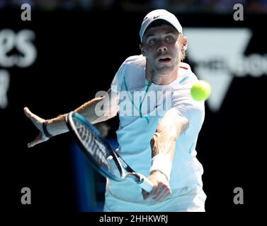 Melbourne, Australien. 25th Januar 2022. Denis Shapovalov in Mens Quarter final Action Australian Open Tennis 2022 Melbourne Park, Australia Day 9 25. Januar 2022 FOTO VON KARL WINTER Credit: Roger Parker/Alamy Live News Stockfoto