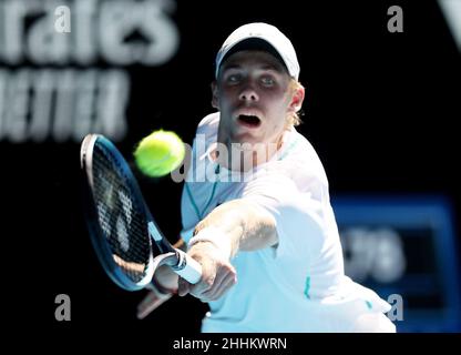 Melbourne, Australien. 25th Januar 2022. Denis Shapovalov in Mens Quarter final Action Australian Open Tennis 2022 Melbourne Park, Australia Day 9 25. Januar 2022 FOTO VON KARL WINTER Credit: Roger Parker/Alamy Live News Stockfoto