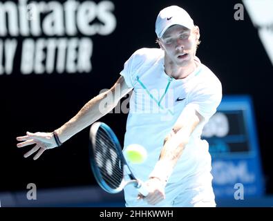 Melbourne, Australien. 25th Januar 2022. Denis Shapovalov in Mens Quarter final Action Australian Open Tennis 2022 Melbourne Park, Australia Day 9 25. Januar 2022 FOTO VON KARL WINTER Credit: Roger Parker/Alamy Live News Stockfoto