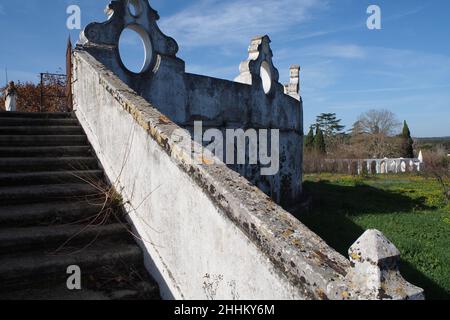 Zisterne der Herdade da Mitra aus dem 17th. Jahrhundert, Stufen zum Rundgang, barocke architektonische Details, Valverde in Alentejo, Evora, Portugal Stockfoto