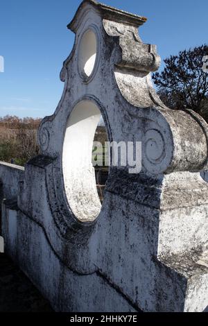 Zisterne der Herdade da Mitra aus dem 17th. Jahrhundert, barocke architektonische Details, in der Nähe des Dorfes Valverde in Alentejo, Evora, Portugal Stockfoto