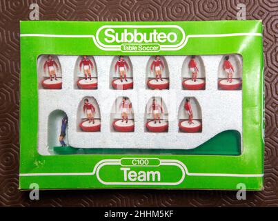 Boxed Satz von subbuteo Tischfußballmannschaft C100 Spieler Nahaufnahme, Großbritannien Stockfoto