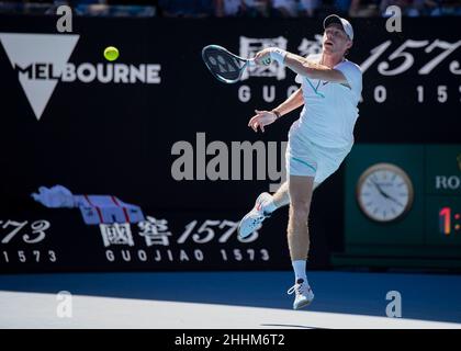 Melbourne, Australien. 25th. Januar 2022. Der kanadische Tennisspieler Denis Shapovalov in Aktion während des Australian Open Turniers im Melbourne Park am Dienstag, den 25. Januar 2022. © Jürgen Hasenkopf / Alamy Live News Stockfoto