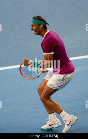 Melbourne, Australien. 25th Januar 2022. Tennis: Grand Slam, Australian Open, Herreneinzel, Viertelfinale: Shapovalov (Kanada) - Nadal (Spanien): Rafael Nadal Prost. Quelle: Frank Molter/dpa/Alamy Live News Stockfoto