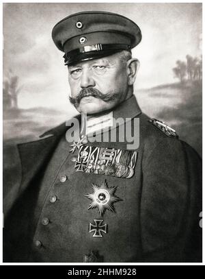 Paul von Hindenburg (1847-1934), Deutscher General während des Ersten Weltkriegs und Bundespräsident (1925-1934), Portraitaufnahme in Militäruniform von Nicola Perscheid, 1914 Stockfoto