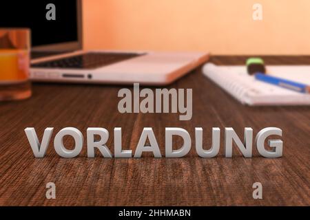 Einladung - deutsch Wort für Vorladung oder Vorladung - Briefe auf Holztisch mit Laptop-Computer und einem Notebook. 3D Darstellung rendern. Stockfoto