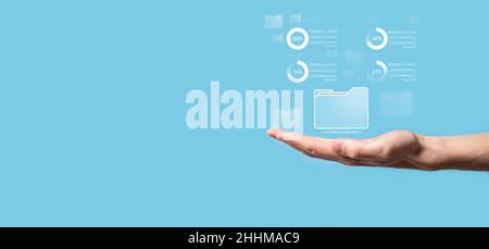 Business-Entwickler Hand mit Board-Framework auf virtuellen modernen Computer zeigt Innovation Agile Software-Entwicklung Lean Projektmanagement-Tool fa Stockfoto