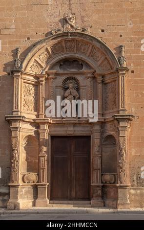 Hauptfassade des Klosters Sant Bonaventura, in der mallorquinischen Stadt Llucmajor, Spanien Stockfoto