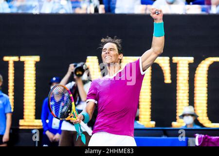 Melbourne, Victoria, Australien. 25th Januar 2022. MELBOURNE, AUSTRALIEN - 25. JANUAR: Rafael Nadal aus Spanien schlägt Denis Shapovalov aus Kanada am 9. Tag der Australian Open 2022 im Melbourne Park am 25. Januar 2022 in Melbourne, Australien. (Bild: © Chris Putnam/ZUMA Press Wire) Bild: ZUMA Press, Inc./Alamy Live News Stockfoto