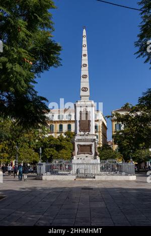 Obelisk in Erinnerung an General Torrijos, Plaza de La Merced, Malaga Stadtzentrum, Malaga, Spanien. Stockfoto