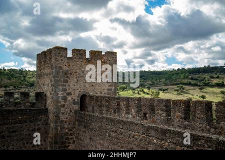 Das castelo da Amieira da Tejo im Dorf Amieira do Tejo in Alentejo in Portugal. Portugal, Amieira do Tejo, Oktober 2021 Stockfoto