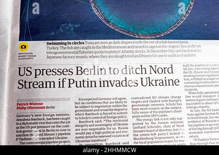 „DIE USA drücken Berlin, um Nord Stream zu vergraben, wenn Putin die Ukraine einmarschiert“, titelt die Zeitung Guardian am 7. Dezember 2021 in London, Großbritannien, einen Artikel in der Ukraine Stockfoto