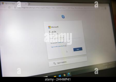 Griechenland Athen, Januar 23 2022. Logo der Skype-Microsoft-Kommunikationsanwendung auf dem Laptop-Computerbildschirm. Stockfoto