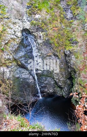 FOYERS HIGHLANDS SCHOTTLAND FOYERS WASSERFALL IN DER NÄHE VON LOCH NESS IM WINTER Stockfoto