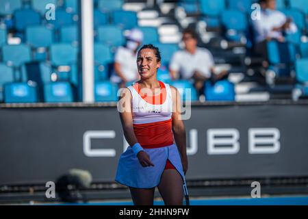 Die Italienerin Martina Trevisan, die während der Australian Open 2022 Round 1 beim Grand Slam gegen die Japanerin Nao Hibino auf Platz 7 im Melbourne Olympic Park zu sehen war.Endstand; Martina Trevisan gewinnt in zwei Sätzen 6:2, 6:3 gegen Nao Hibino. Stockfoto