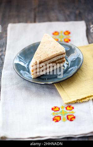 Ein Stück leckeren hausgemachten Marmeladenkuchen Stockfoto