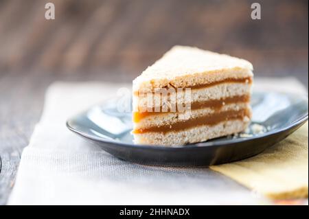 Ein Stück leckeren hausgemachten Marmeladenkuchen Stockfoto