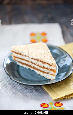 Ein Stück leckeren hausgemachten Marmeladenkuchen Stockfoto