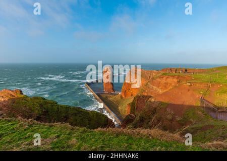 Starke Winterstürme hallo die einzige deutsche Hochseeinsel Helgoland in der Nordsee, Norddeutschland, Mitteleuropa Stockfoto