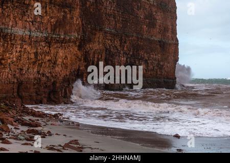 Starke Winterstürme hallo die einzige deutsche Hochseeinsel Helgoland in der Nordsee, Norddeutschland, Mitteleuropa Stockfoto