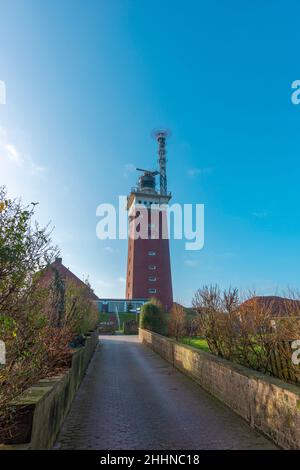 Roter Ziegelstein-Leuchtturm mit seinen Antennen oben, Architektur auf der Nordseeinsel Helgoland, Norddeutschland, Mitteleuropa Stockfoto