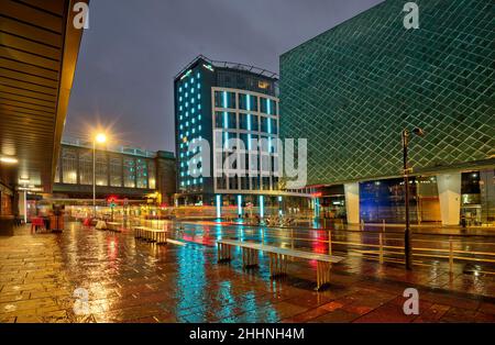 Eine sehr regnerische Nacht im Stadtzentrum von Glasgow, Schottland Stockfoto