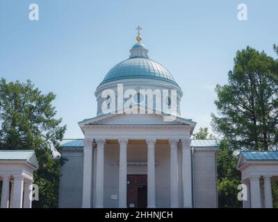 Reise durch den Sommer Russland, bedeutende touristische Orte. Tempel-Grab Kolonnade in Archangelsk, Region Moskau, Russland Stockfoto