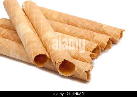 Waffelrollen isoliert auf dem weißen Hintergrund Stockfoto