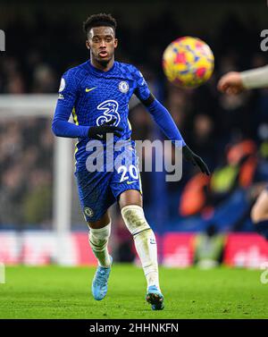 23. Januar - Chelsea gegen Tottenham Hotspur - Premier League - Stamford Bridge Chelsea's Callum Hudson-Odoi wird von Harry Winks während des Premier League-Spiels in Stamford Bridge, London, angegangen. Bildnachweis : © Mark Pain / Alamy Live News Stockfoto