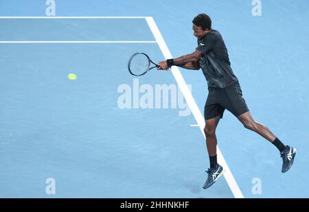 Melbourne, Australien. 25th Januar 2022. Gael Monfils aus Frankreich tritt am 25. Januar 2022 beim Australian Open in Melbourne, Australien, beim Viertelfinalspiel der Männer gegen Matteo Berrettini aus Italien an. Quelle: Bai Xuefei/Xinhua/Alamy Live News Stockfoto