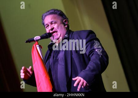 Schmied Loaf, Meat Loaf Tribute Band aus Deutschland mit Sänger Gerhard Schmied als Meat Loaf. Konzert in der Kongresshalle Giessen, 17th. Dezember 2016 --- Fotocredit: Christian Lademann / lademann.media Stockfoto